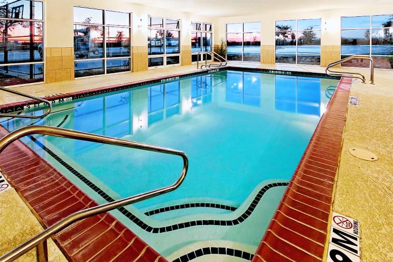 Holiday Inn Express Hotel & Suites Cleburne By IHG — photo 2