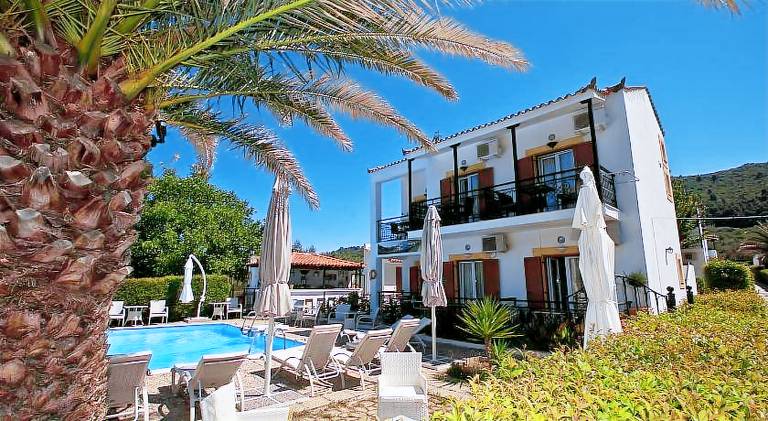 Holiday apartment with grill, private pool & terrace — photo 4