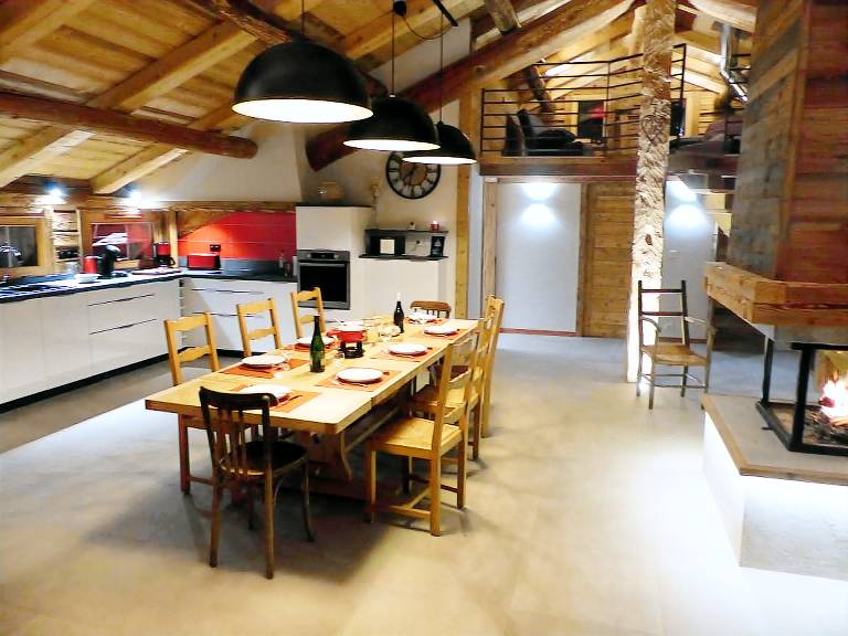 Fully equipped rental apartment with patio | Pet-friendly — photo 2