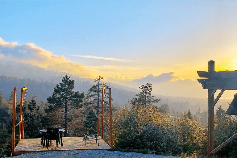 Panoramic Mtn & Lake Views: Hilltop Big Bear Cabin in Big Bear Lake, CA