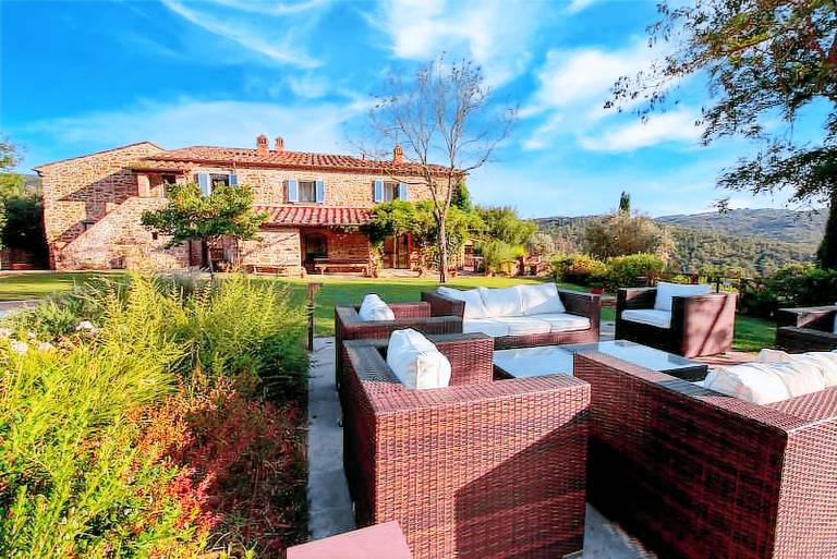 Kinderfreundliche wunderschöne Villa mit Grill, privatem Pool und Garten | Bergblick | Ideal für Homeoffice | Haustierfreundlich