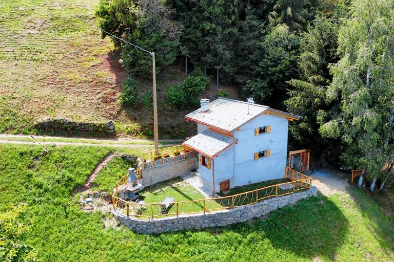 Vacation home with yard & barbecue | Mountain view — photo 3
