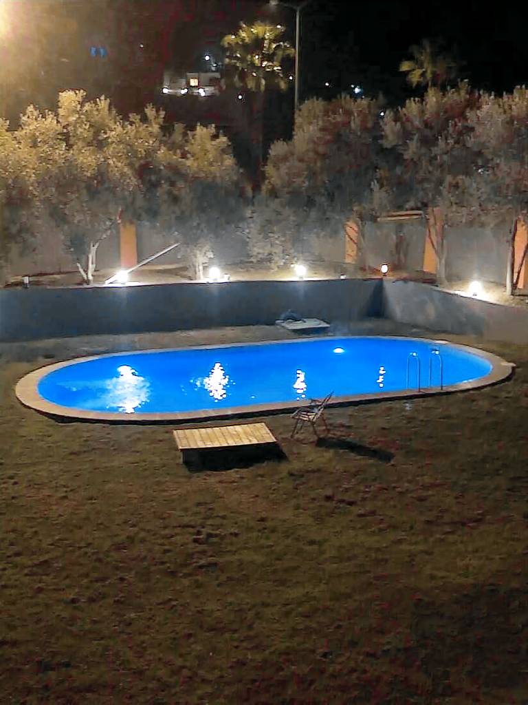 Rental apartment with yard & pool — photo 5
