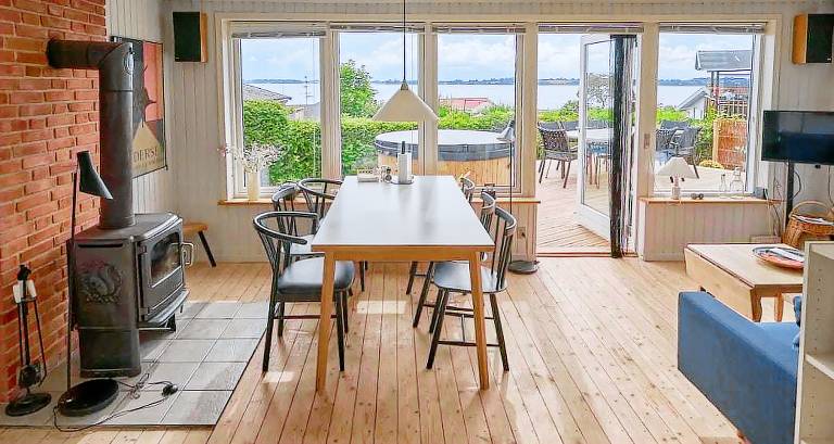 Cozy beach house with sea view in Gråsten — photo 2