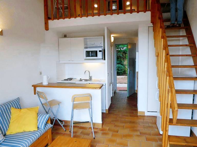 Fully equipped rental apartment with yard & barbeque | Panoramic view | Beach nearby | Pets allowed — photo 4