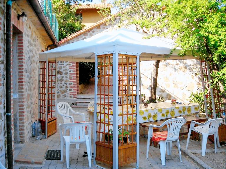 Rental apartment with terrace, garden & pool | Dogs allowed — photo 4