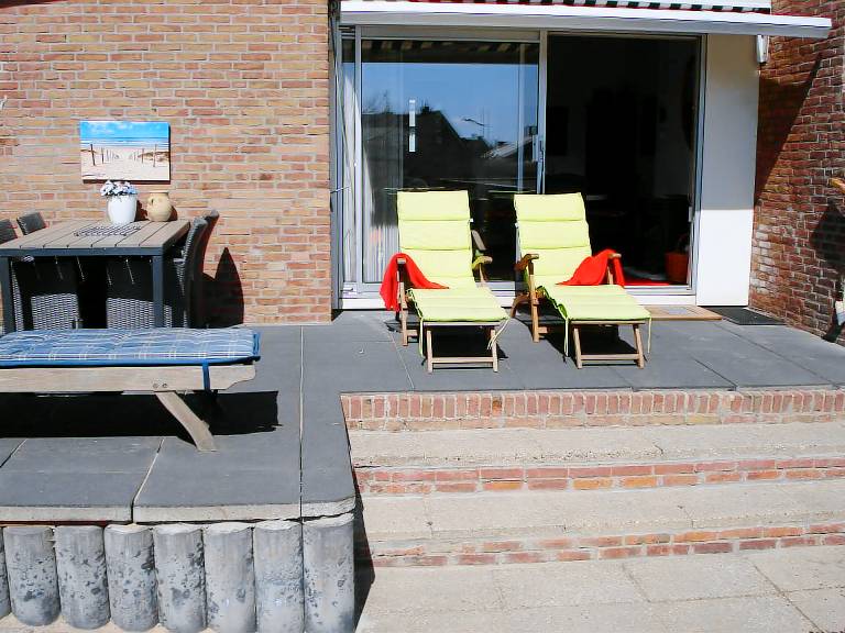 Rental apartment with yard & terrace — photo 3