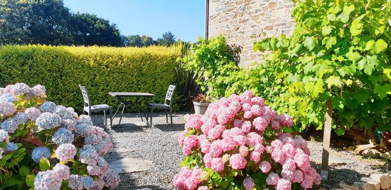 Gîte Chèvrefeuille - Pen Ar Voas: Private terrace, shared garden, and Wi-Fi in Morlaix