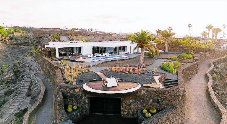 Villa with terrace, yard & grill — photo 5