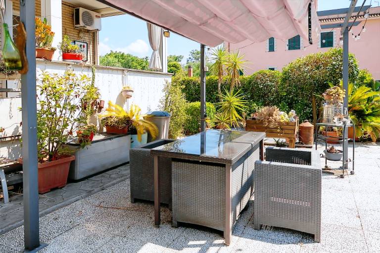 Apartment with yard | Pets are welcome — photo 3