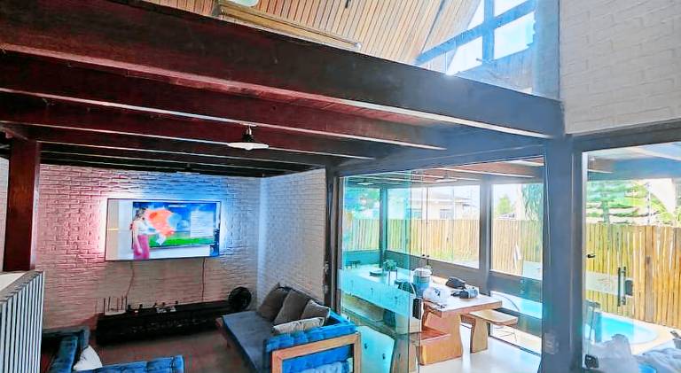 Lodge with yard, barbecue & terrace — photo 2