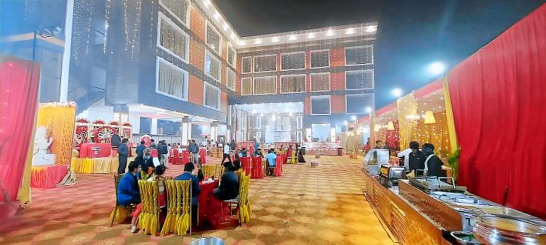 Hotel SS Grand in Lucknow