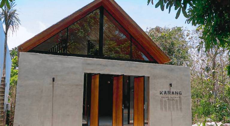 Villa with pool — photo 4