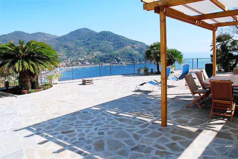 Family-oriented villa with garden | Sea view | Beach nearby | Pet-friendly — photo 3