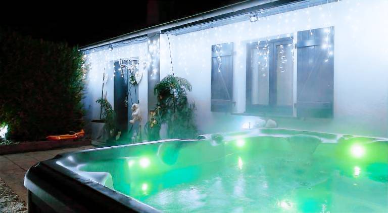 House with jacuzzi | Pets allowed — photo 4