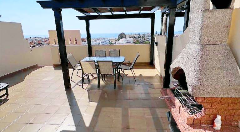 Apartment with grill, patio & private pool — photo 5