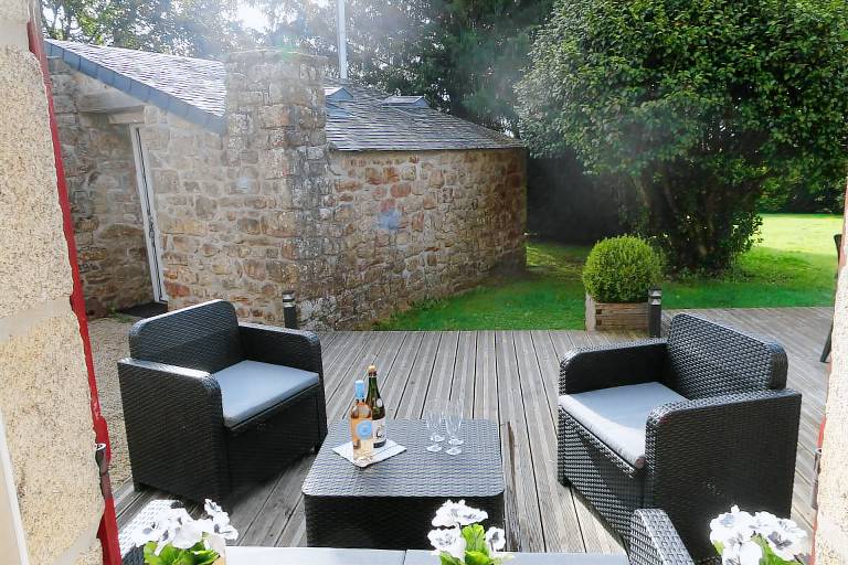 House with patio, yard & BBQ — photo 2