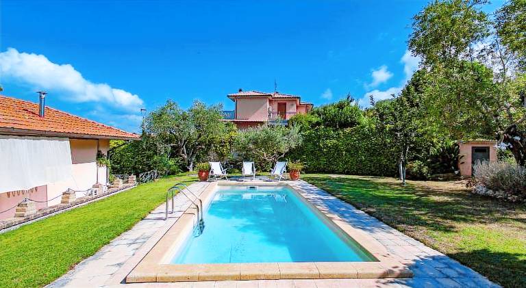 Holiday apartment with pool in Orbetello