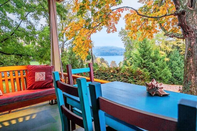 Bed and Breakfast in the Finger Lakes from 130 HomeToGo