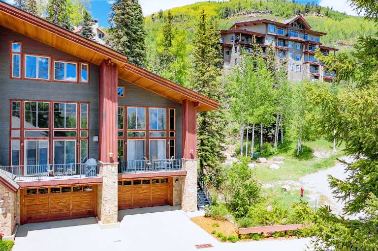 Family-oriented nice vacation home with BBQ, hot tub & pool | Mountain view | Next to the ski | Pet-friendly in Durango, CO