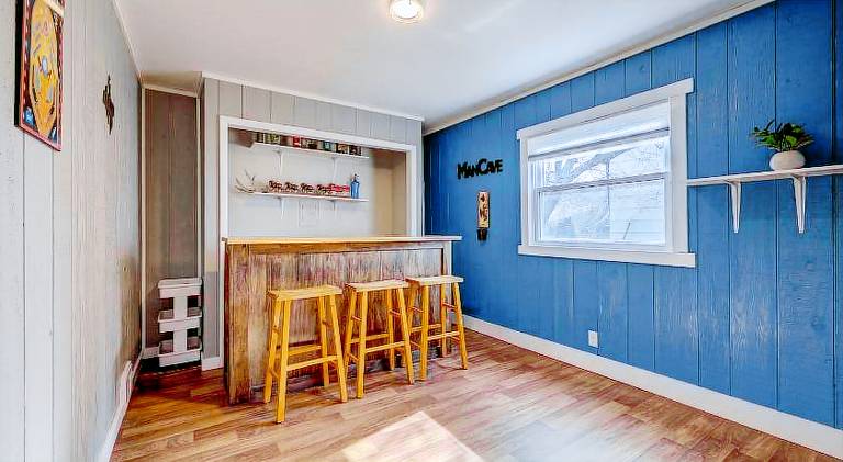 Vacation home with yard — photo 3