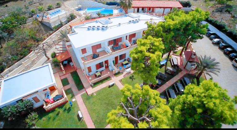 Nice serviced apartment with yard, terrace & pool | Beach nearby | Pets are welcome in Peschici
