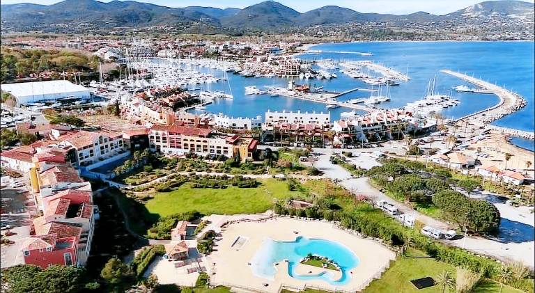 Bain De Soleil refait a neuf, bord de plage et piscine, proche de Saint Tropez — photo 5