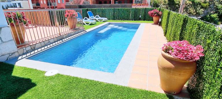 Villa with garden, grill & private pool — photo 2
