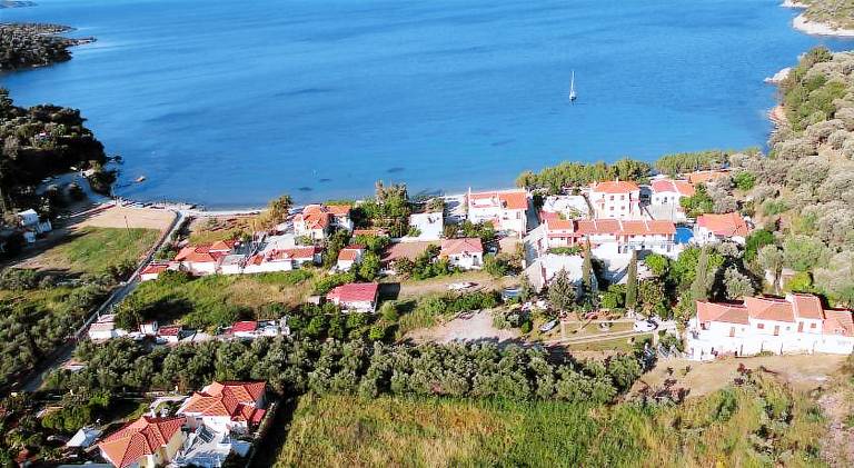 Wonderful apartment with barbeque, patio & yard | Close to the beach | Dogs allowed in Samos