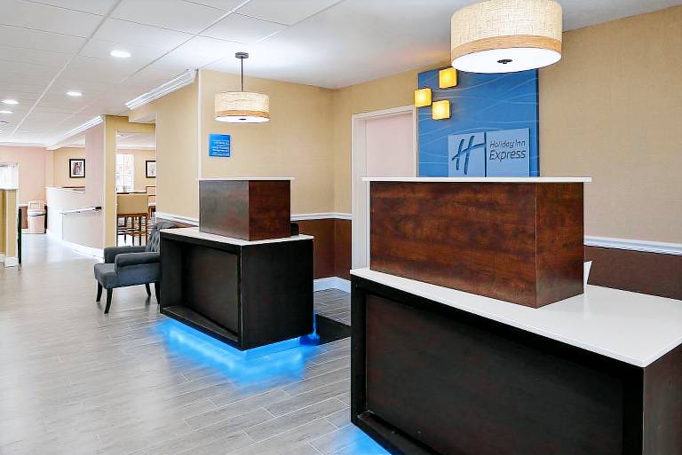 Holiday Inn Express Hotel & Suites Bonita Springs By IHG — photo 2