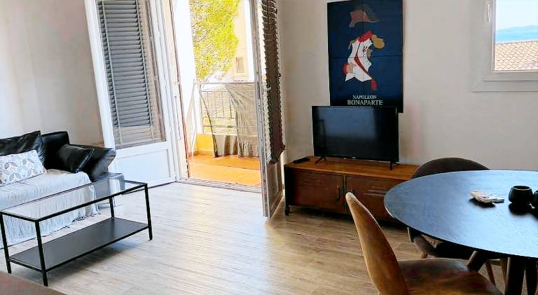 Apartment with terrace — photo 2