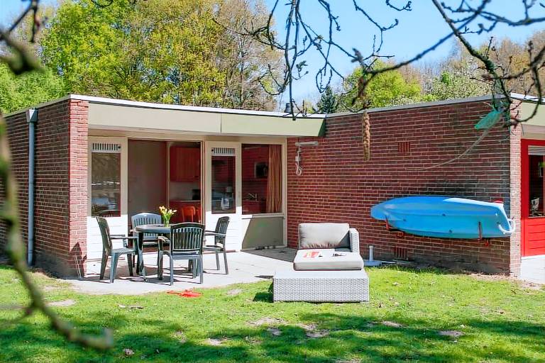 Pleasant bungalow with heated pool, yard & patio | Next to the beach | Dogs allowed in Venlo