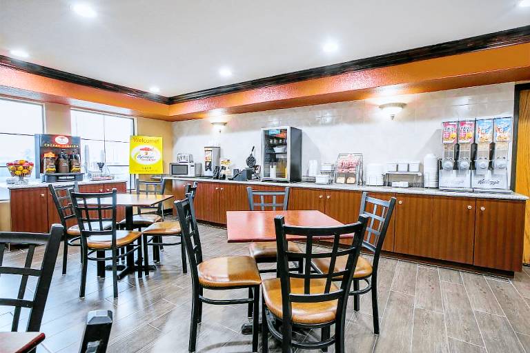 Super 8 By Wyndham Farmers Branch/North Dallas — photo 3