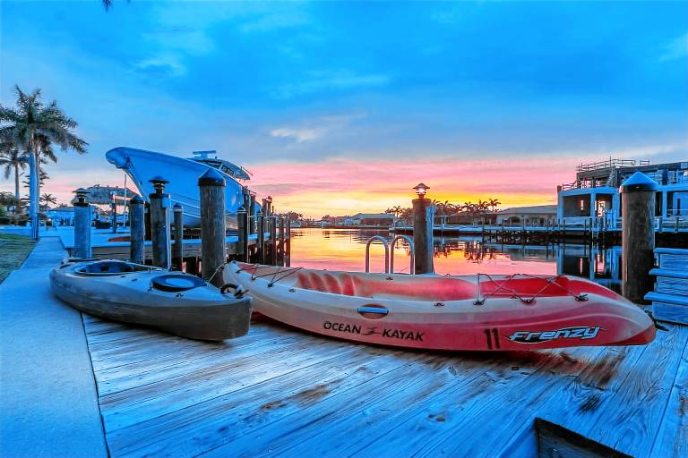 Family-oriented pleasant vacation home with barbecue, private pool & jacuzzi | Water view | Pet-friendly — photo 4