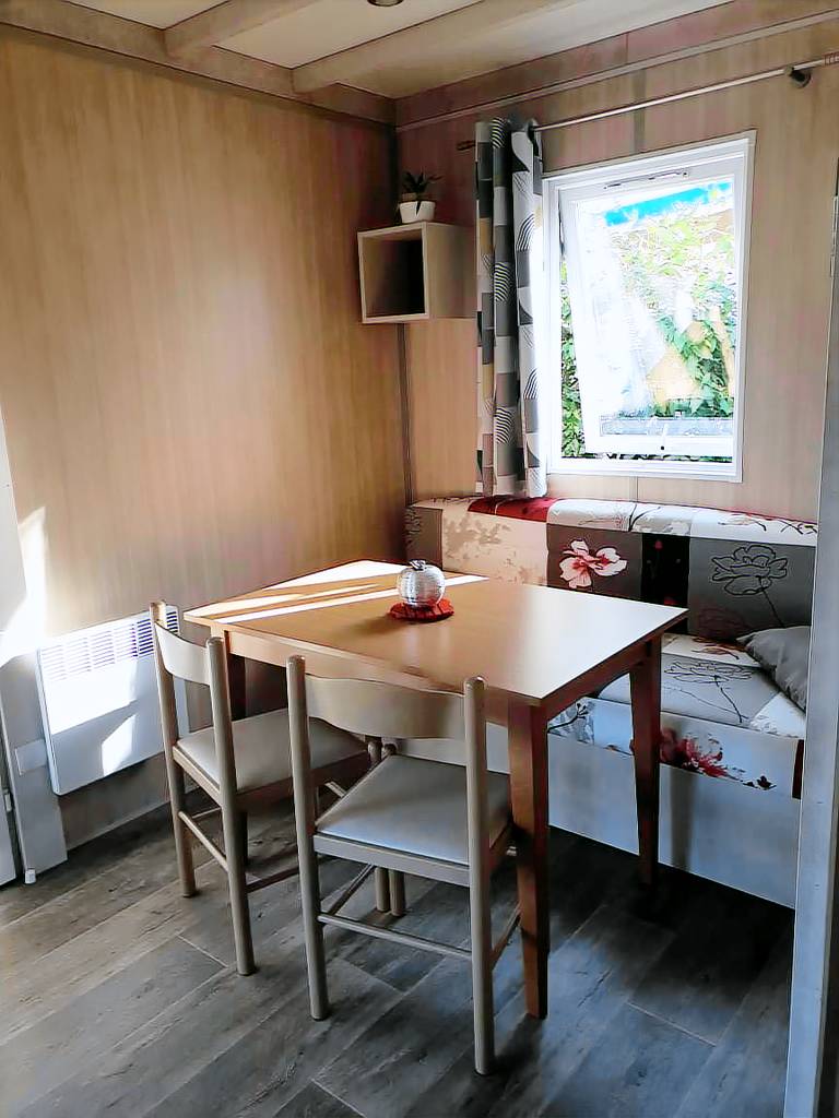 Chalet with patio & garden — photo 2