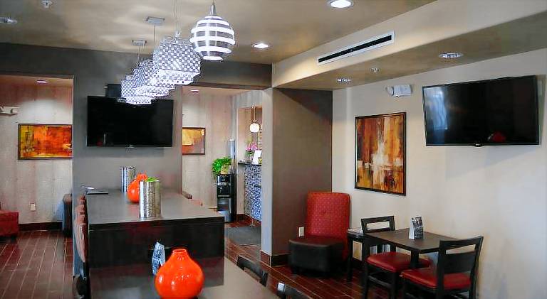 Super 8 by Wyndham Karnes City — photo 4