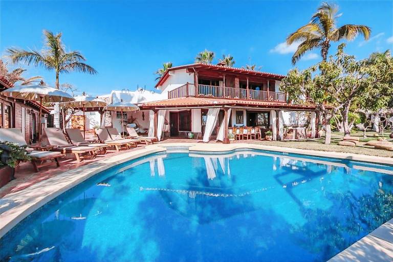 Fully equipped villa with pool, yard & jacuzzi | Good for workation | Dogs allowed in Adeje