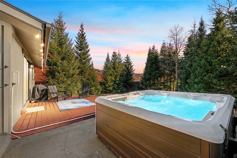 Minutes to Ski Resort Hot Tub Pet Friendly in Silverthorne, CO