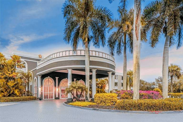 La Quinta Inn & Suites by Wyndham Naples Downtown in Naples, FL