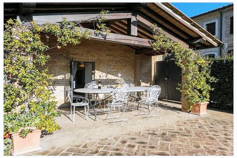 Villa with BBQ, garden & pool — photo 3