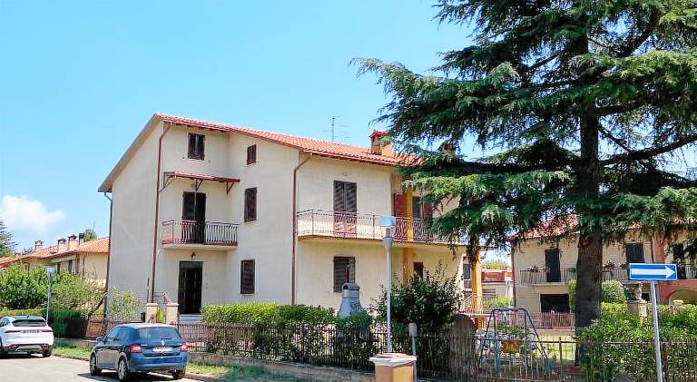 House with barbecue & yard in Castiglione del Lago