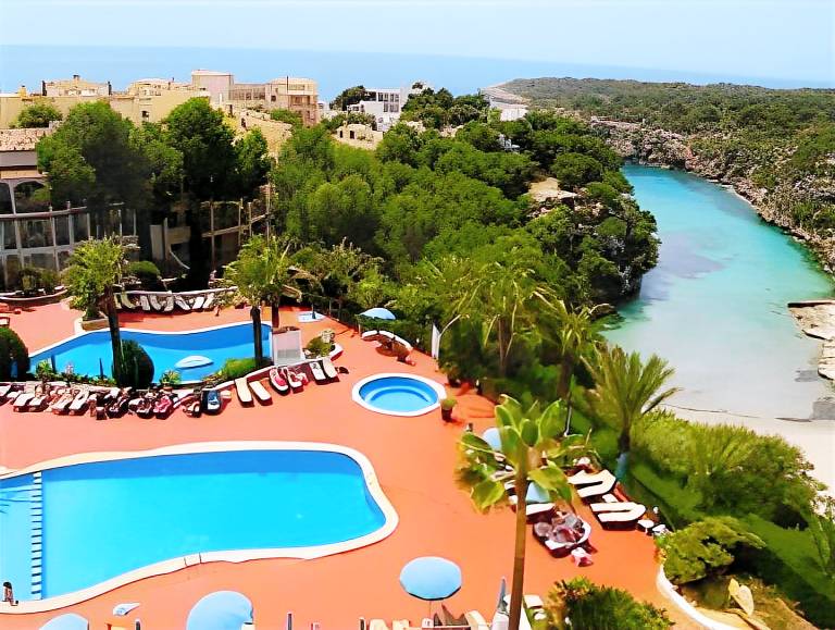 Charming serviced apartment with jacuzzi, private pool & patio | Beach nearby | Good for workation | Dogs allowed in Llucmajor