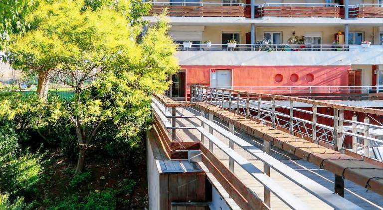 Apartment with patio & private pool — photo 4