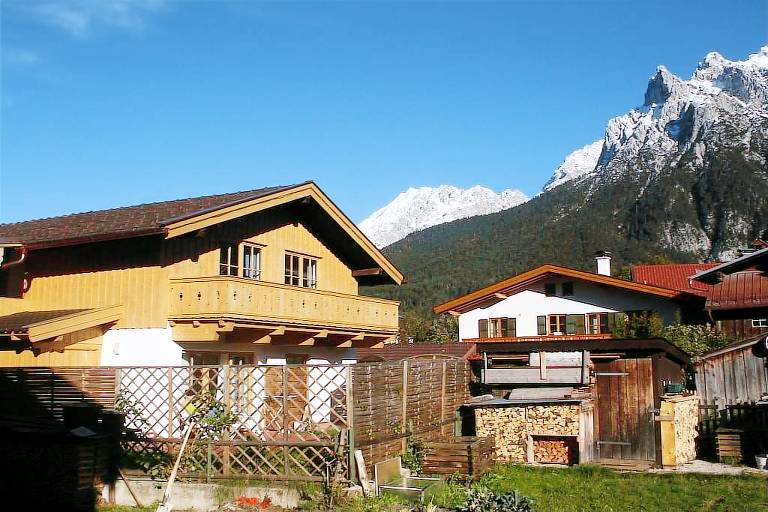 Vacation home with yard | Ski nearby | Pets are welcome — photo 3