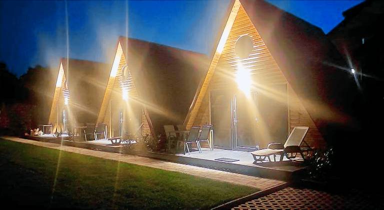 Lodge with patio, hot tub & yard — photo 4