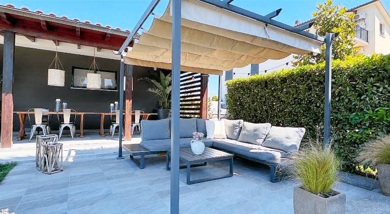 Holiday apartment with pool, jacuzzi & patio — photo 3