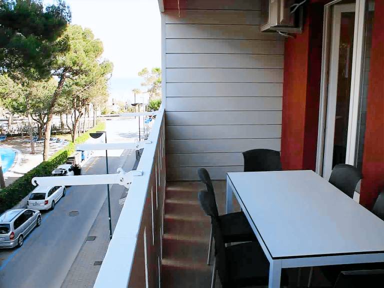 Rental apartment with yard — photo 4