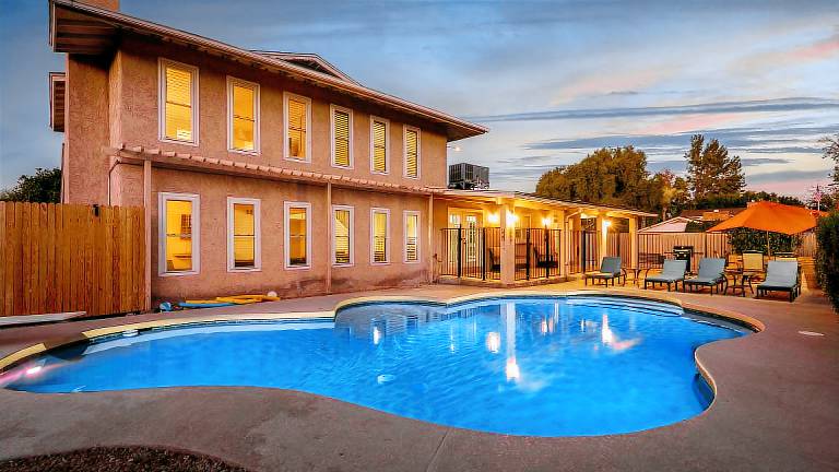 Desert Escape l 2 Masters l Heated Pool