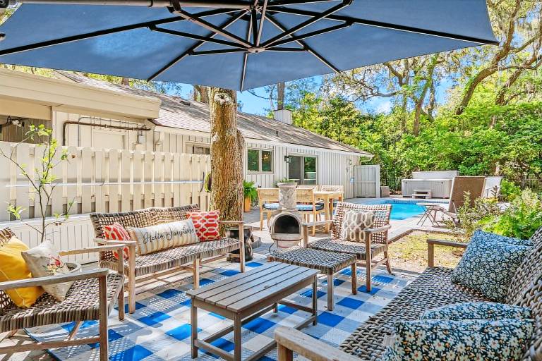Vacation home with private pool, barbecue & jacuzzi | City view — photo 2