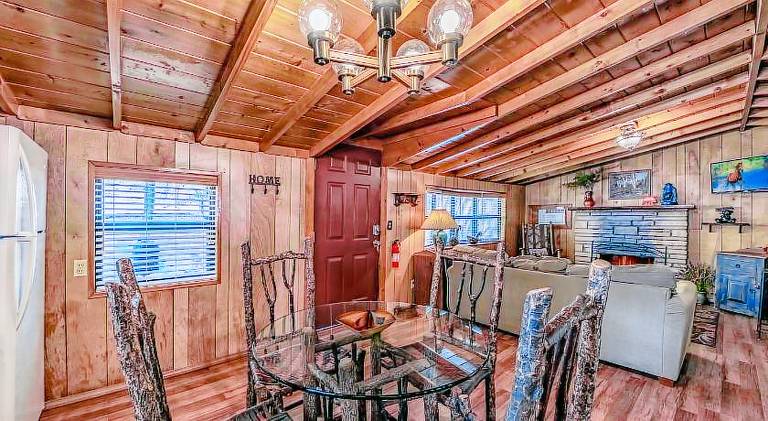 Vacation home with hot tub — photo 5